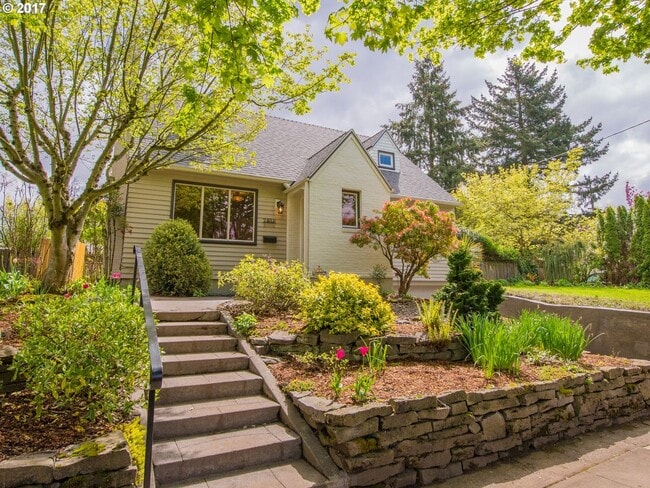 2816 SE 45th Ave in Portland, OR - Building Photo - Building Photo