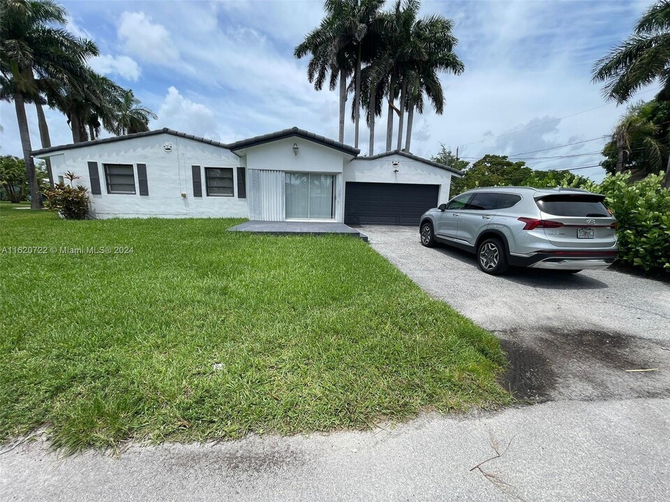 1607 Mayo St in Hollywood, FL - Building Photo