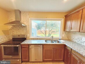 161 S Fox Rd in Sterling, VA - Building Photo - Building Photo