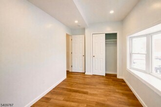 212 Erie St in Elizabeth, NJ - Building Photo - Building Photo