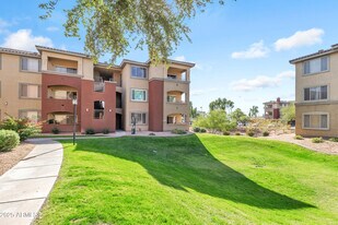 5401 E Van Buren St in Phoenix, AZ - Building Photo