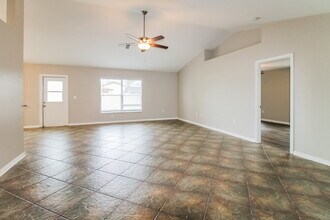 14080 Barlington St in Spring Hill, FL - Building Photo - Building Photo