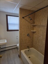 2 School Ct, Unit 2B in Bristol, RI - Building Photo - Building Photo