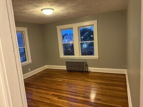 553 Hyde Park Ave, Unit 3 in Boston, MA - Foto de edificio - Building Photo