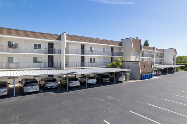 Bonita Pines in Bonita Springs, FL - Foto de edificio - Building Photo