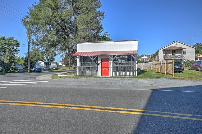 1004 Fairview Ave in Kingsport, TN - Foto de edificio - Building Photo