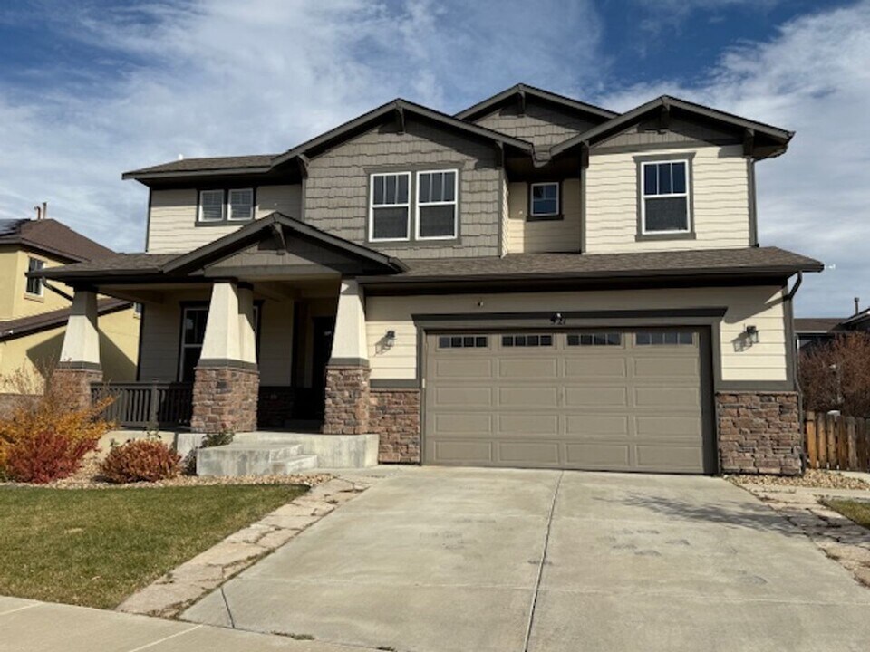 921 Homestead Ct in Erie, CO - Building Photo