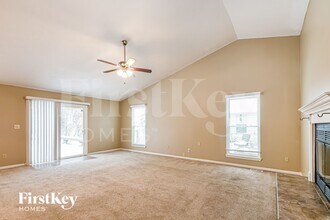 7427 Cobblestone W Dr, Unit 03 in Indianapolis, IN - Building Photo - Building Photo