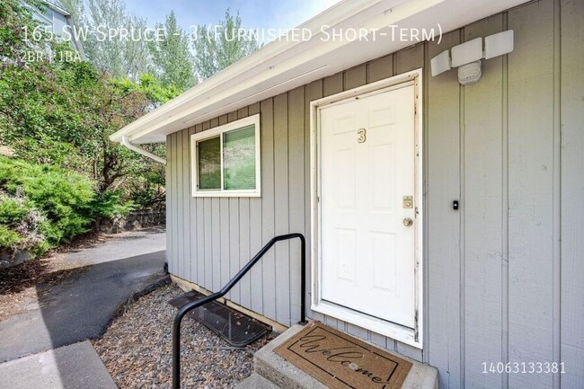 property at 165 SW Spruce St