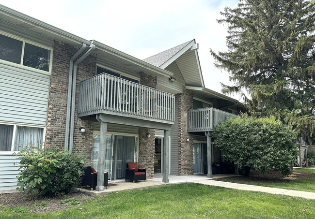 property at 10S771 Clarendon Hills Rd