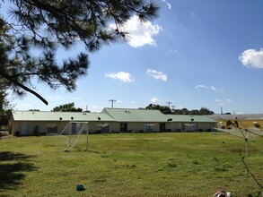 Center Apartments in Fort Pierce, FL - Building Photo - Building Photo