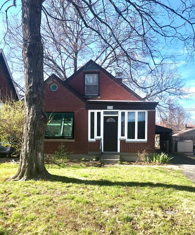 2225 Hawthorne Ave