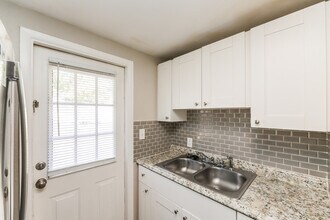 2844 Homewood St in Clearwater, FL - Foto de edificio - Building Photo