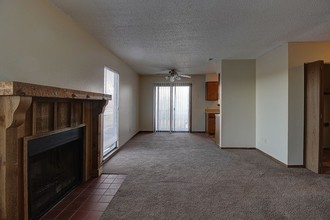 8607 W Thurman St in Wichita, KS - Building Photo - Interior Photo