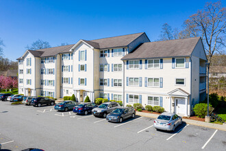 Huntington Ridge Apartments in Norwich, CT - Building Photo - Building Photo