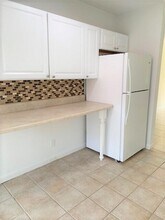 4211 NE 13th Ave, Unit East in Oakland Park, FL - Building Photo - Building Photo