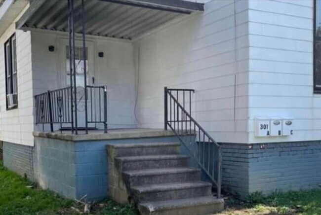 301 Clark St, Unit A in New Martinsville, WV - Building Photo - Building Photo