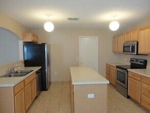 1019 Brenton Leaf Dr in Ruskin, FL - Foto de edificio - Building Photo