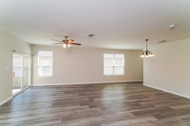 2012 Brandywine Dr in New Braunfels, TX - Building Photo - Building Photo