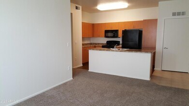 110 W Bell Rd in Phoenix, AZ - Building Photo - Building Photo