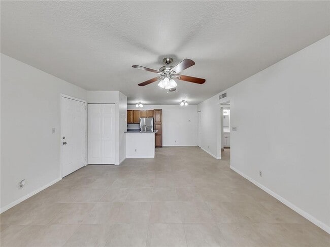 611 Lyons Rd in Coconut Creek, FL - Building Photo - Building Photo