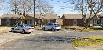 425 Memorial Dr in Donaldsonville, LA - Building Photo - Building Photo