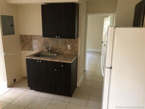 6941 NW 4th Ave-Unit -1left in Miami, FL - Foto de edificio - Building Photo