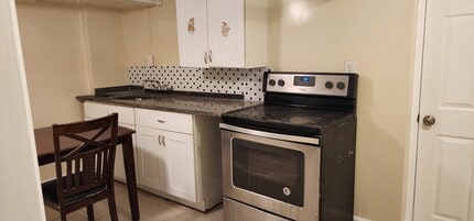 61 Poplar St, Unit B in Yonkers, NY - Building Photo - Building Photo