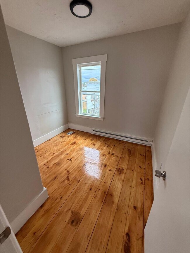 65 Charlton St in Southbridge, MA - Building Photo - Building Photo