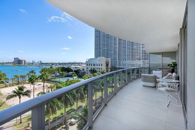 488 NE 18th St, Unit 508 in Miami, FL - Foto de edificio - Building Photo