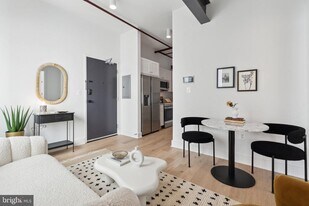 901 King St in Alexandria, VA - Building Photo