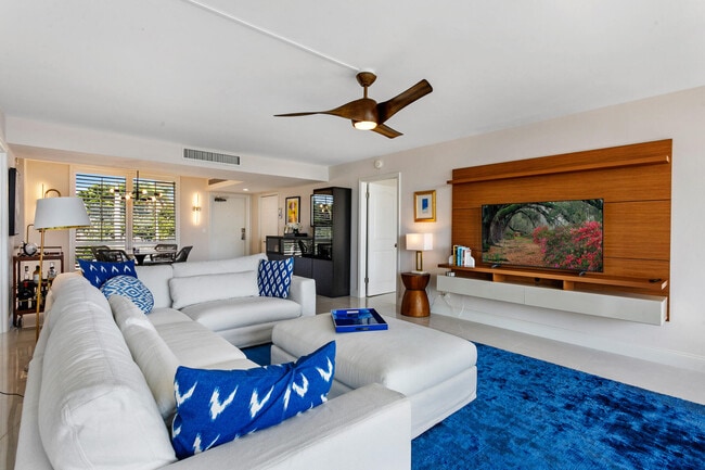 130 Lakeshore Dr in North Palm Beach, FL - Building Photo - Building Photo