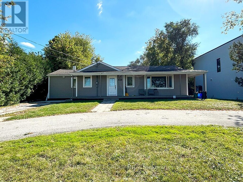 1403 Old Green Ln in East Gwillimbury, ON - Building Photo