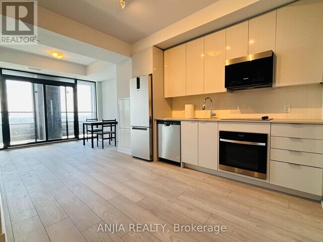 2920-2920 Hwy 7 in Vaughan, ON - Building Photo - Building Photo