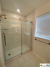1006 E Fannin St in Luling, TX - Building Photo - Building Photo