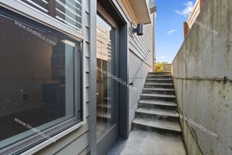 5489 N Bowdoin St in Portland, OR - Building Photo - Building Photo
