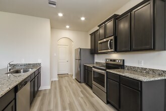 5911 Littoral Rd in Mont Belvieu, TX - Building Photo - Building Photo