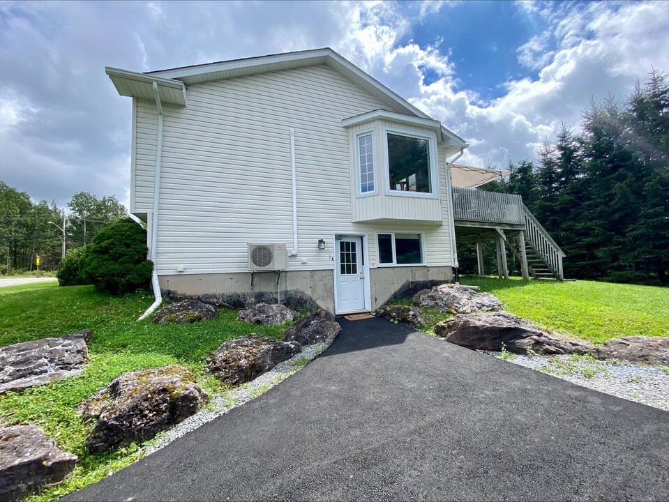 3 Aurora Blvd in Quispamsis, NB - Building Photo