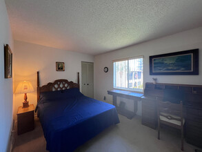 342 Pine Ridge Cir in Greenacres, FL - Building Photo - Building Photo