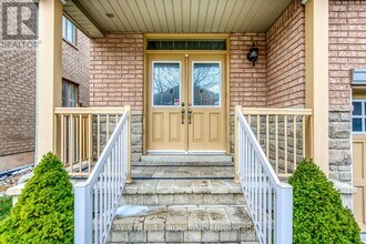 2209 Hillmount Dr in Oakville, ON - Building Photo - Building Photo