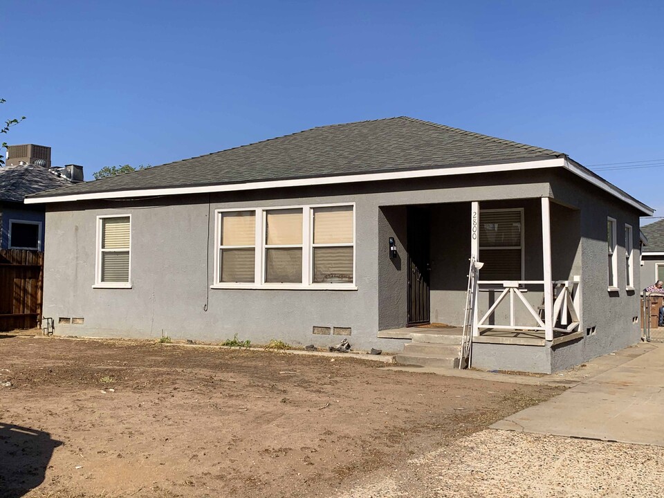 2800 Peerless Ave in Bakersfield, CA - Building Photo