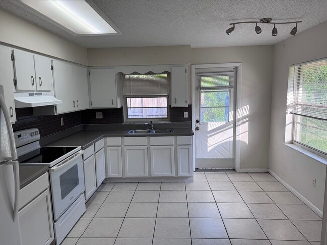 915 Weatherbee Rd in Fort Pierce, FL - Building Photo - Building Photo