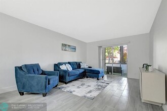 255 S Cypress Rd in Pompano Beach, FL - Foto de edificio - Building Photo