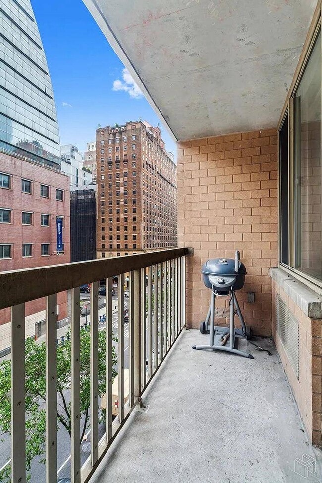 50 Lexington Ave in New York, NY - Building Photo - Building Photo