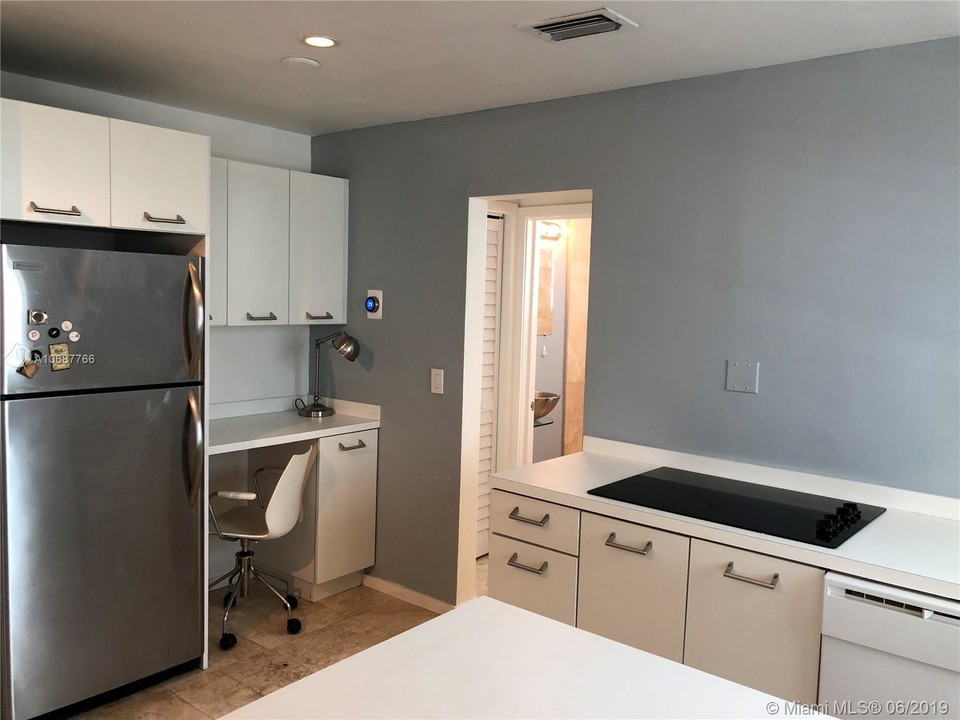 505 12th St-Unit -9 in Miami Beach, FL - Building Photo