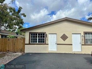 1671 SW 44th Ave in Fort Lauderdale, FL - Foto de edificio - Building Photo