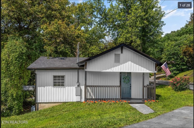 property at 3822 Hampton Ave