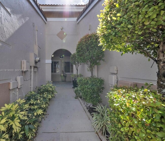 11740 SW 19th St in Miramar, FL - Building Photo - Building Photo