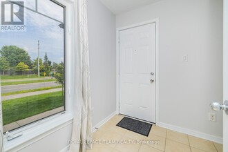 2557 Longfields Dr in Ottawa, ON - Building Photo - Building Photo