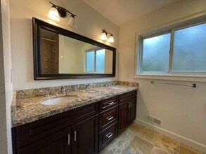 1402 Newfoundland Dr in Sunnyvale, CA - Building Photo - Building Photo
